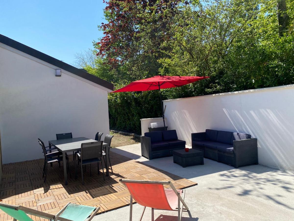 Villa entourée de verdure avec parking privé Halluin Extérieur photo